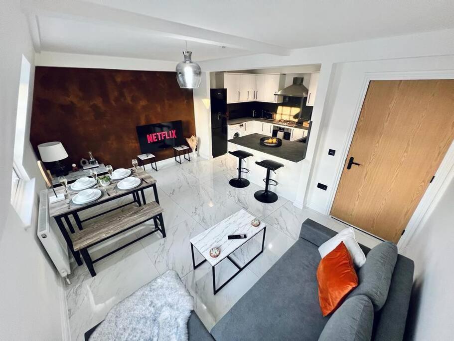 Appartamento 2 Bed Harbourside Penthouse With Hot Tub & Stunning Roof Terrace Weymouth Esterno foto